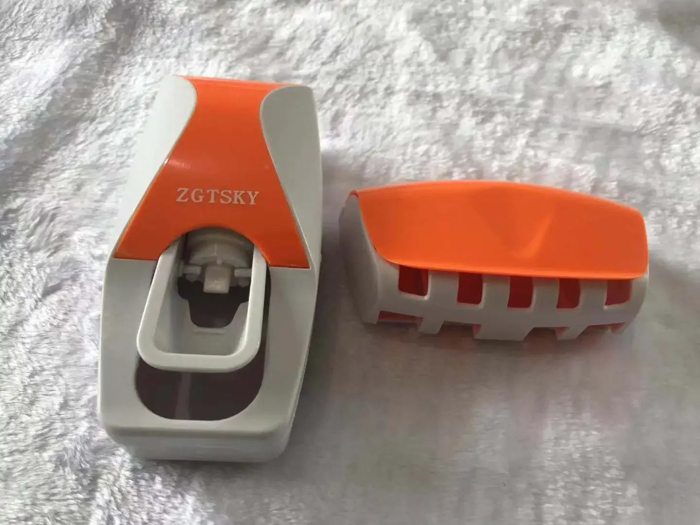 Automatic Toothpaste Dispenser & Toothbrush Holder – Wall-Mount Bathroom Set
