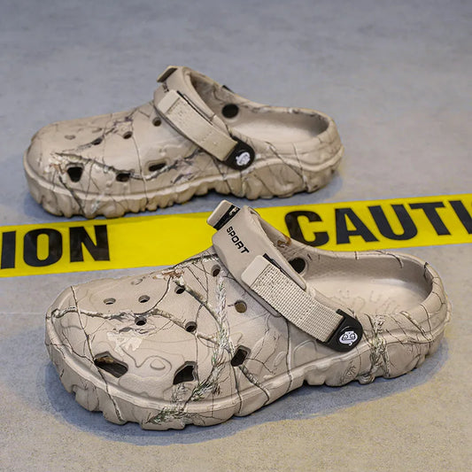 2024 Summer Men's Garden Clogs – Casual Outdoor Slippers, Fashion Comfort Sandals, Soft Home Shoes (Sizes 40–45)