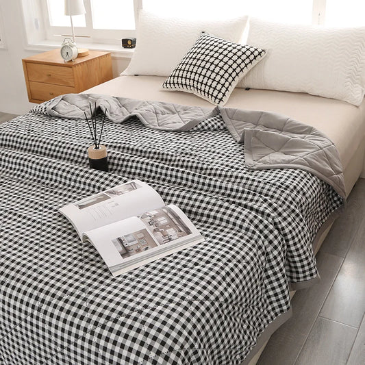 Solid Color Quilted Summer Blanket – Lightweight Bed Cover for Single, Double & Queen Beds