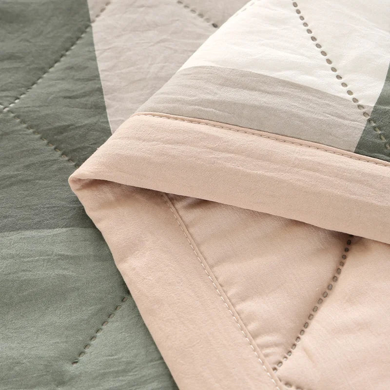 Solid Color Quilted Summer Blanket – Lightweight Bed Cover for Single, Double & Queen Beds