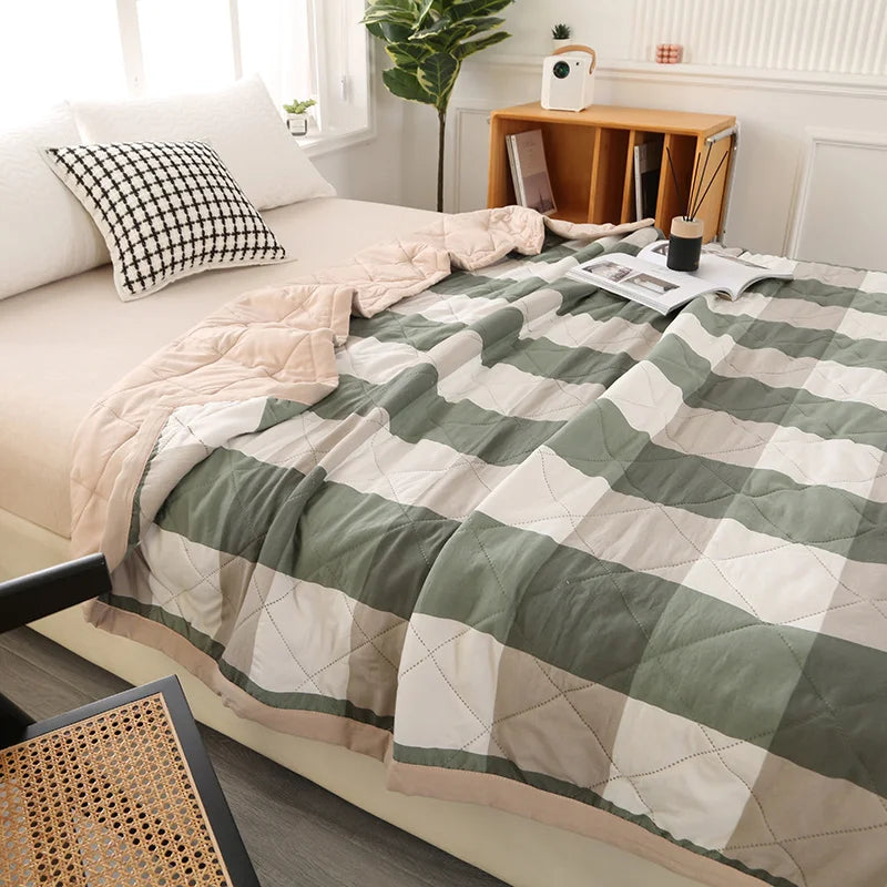Solid Color Quilted Summer Blanket – Lightweight Bed Cover for Single, Double & Queen Beds