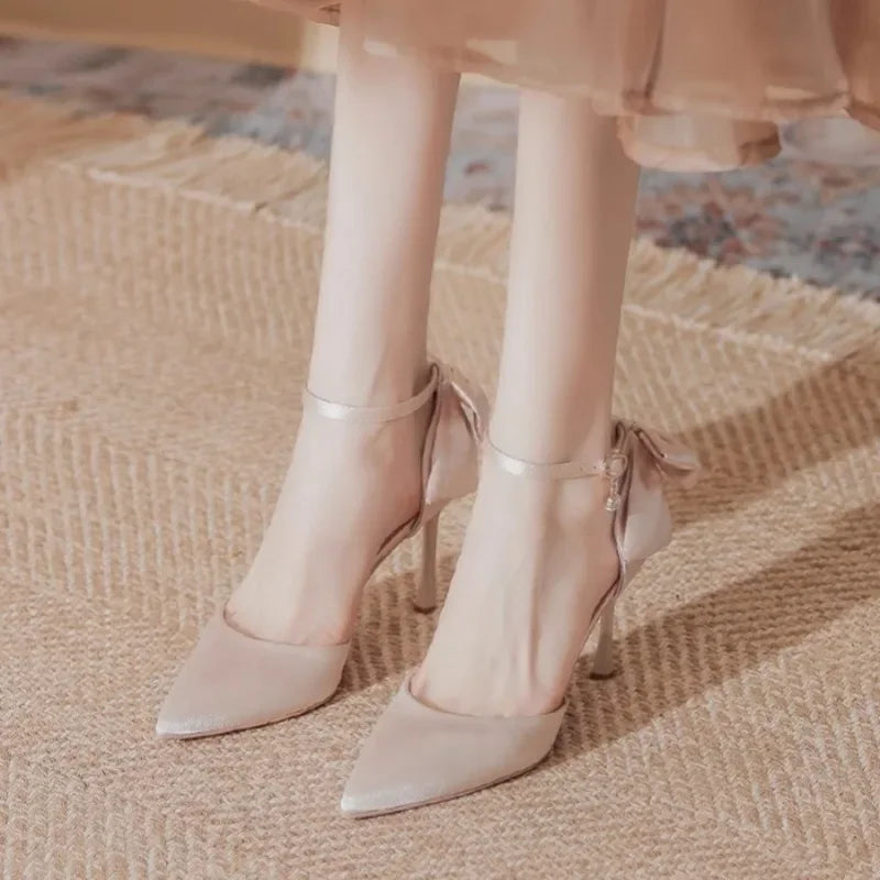 Wedding Heels for Women – Elegant Pointed Toe Pumps with Pearl Beads, Luxury Design, High Heels in White or Black (Model 2025)
