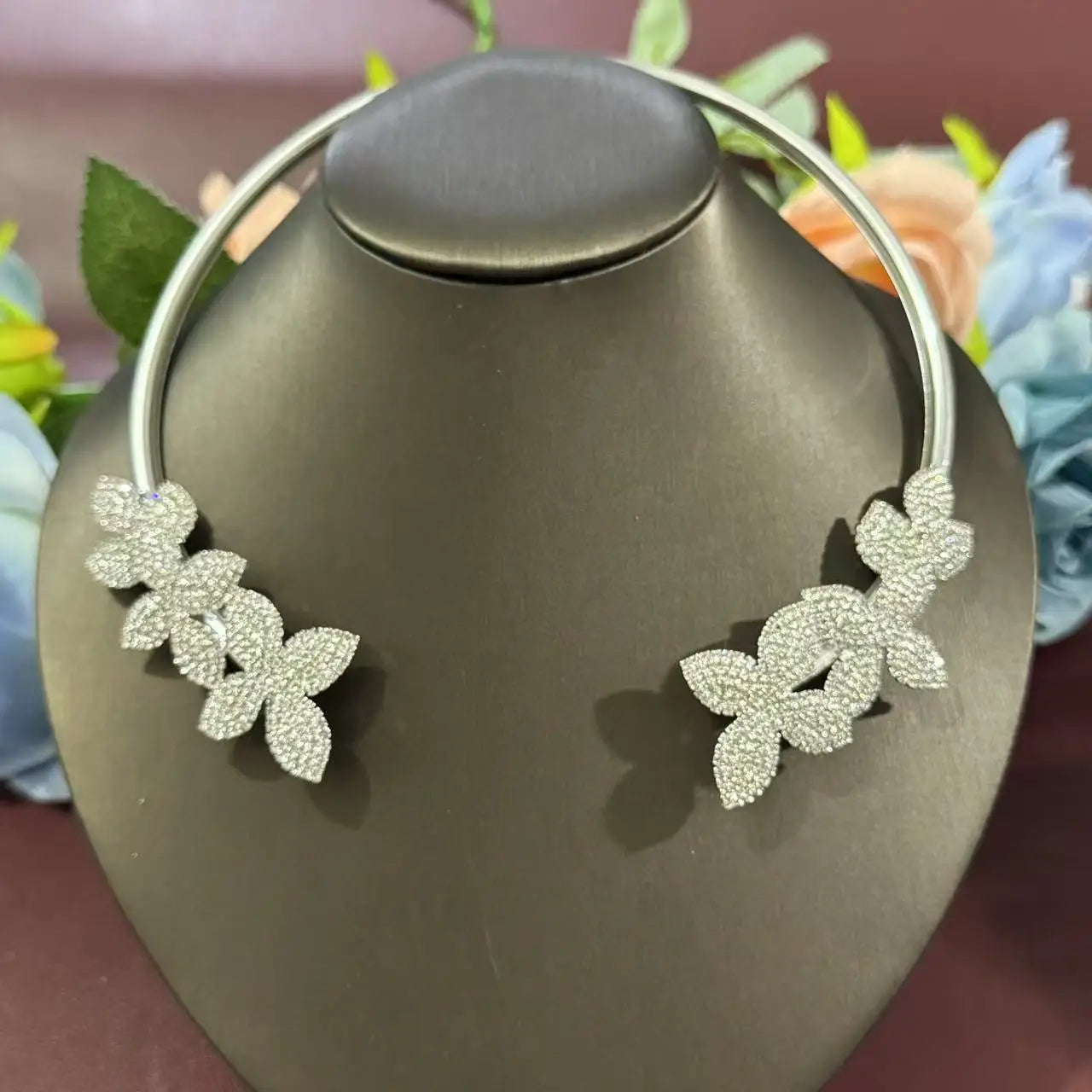 Opening necklace collar basic design minimalist and versatile jewelry gift suitable for parties