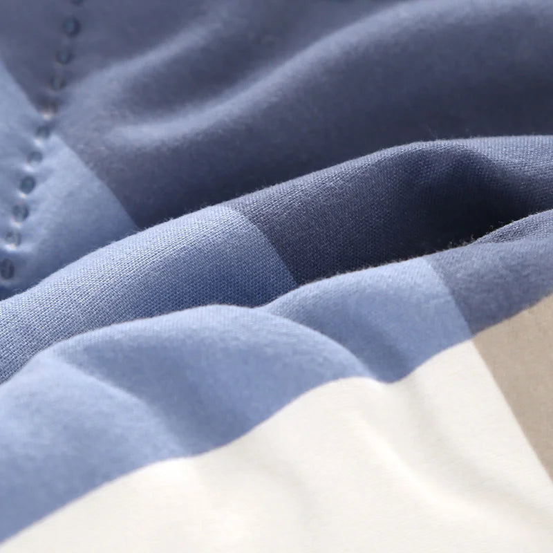 Solid Color Quilted Summer Blanket – Lightweight Bed Cover for Single, Double & Queen Beds
