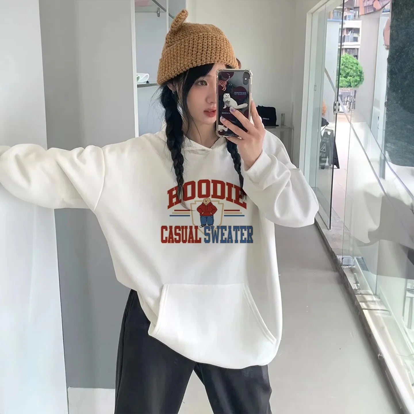 Trendy white hoodie for lightweight autumn wear.