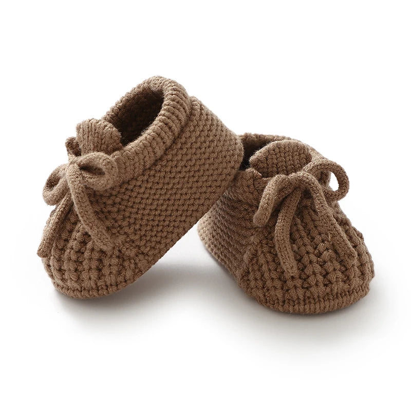 Knitted Newborn Baby Shoes (0–18M) Soft, warm & cozy first boots for boys and girls.