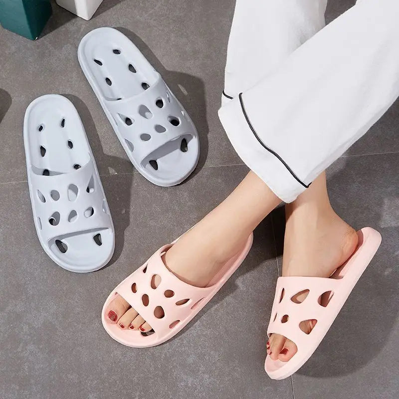Bathroom & Beach Women’s Slippers – Lightweight, Non-Slip Flip Flops for Pool & Swimming
