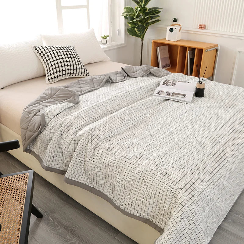 Solid Color Quilted Summer Blanket – Lightweight Bed Cover for Single, Double & Queen Beds
