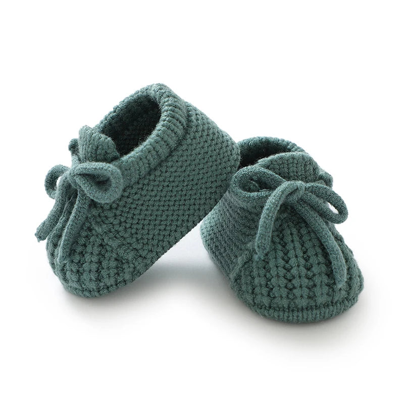 Knitted Newborn Baby Shoes (0–18M) Soft, warm & cozy first boots for boys and girls.