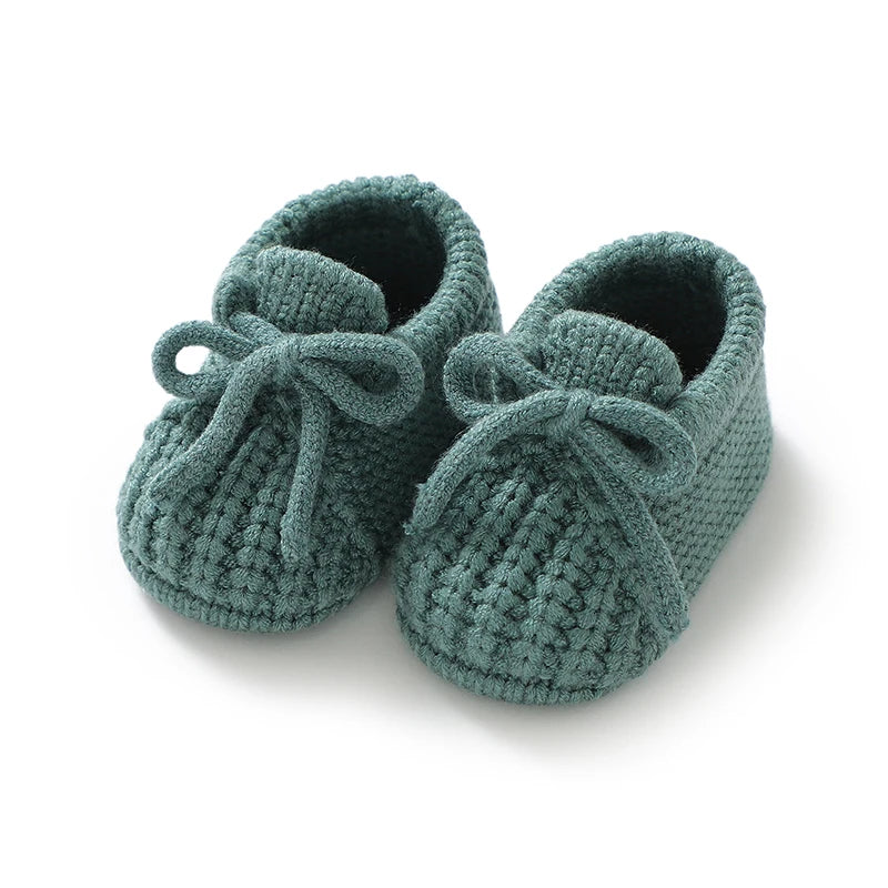Knitted Newborn Baby Shoes (0–18M) Soft, warm & cozy first boots for boys and girls.