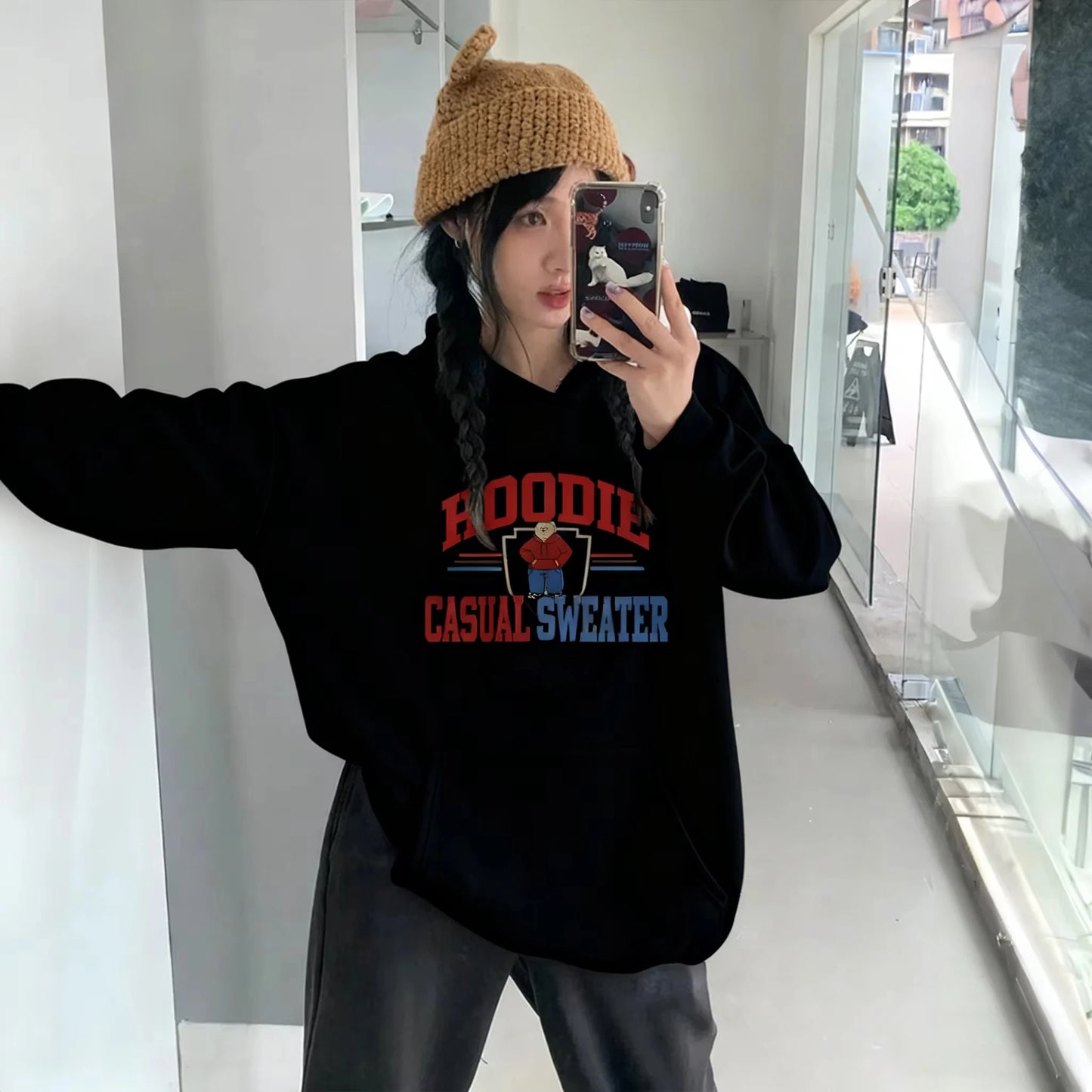 Trendy white hoodie for lightweight autumn wear.