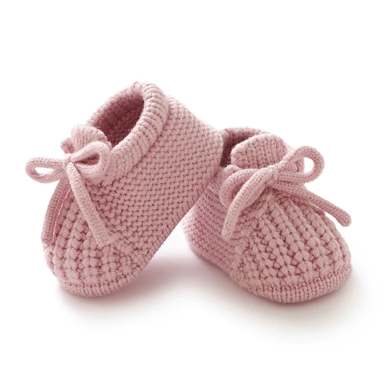 Knitted Newborn Baby Shoes (0–18M) Soft, warm & cozy first boots for boys and girls.