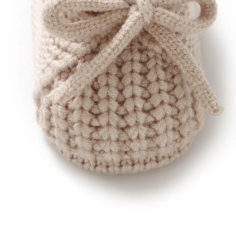 Knitted Newborn Baby Shoes (0–18M) Soft, warm & cozy first boots for boys and girls.