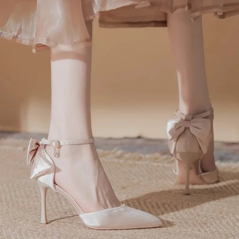 Wedding Heels for Women – Elegant Pointed Toe Pumps with Pearl Beads, Luxury Design, High Heels in White or Black (Model 2025)