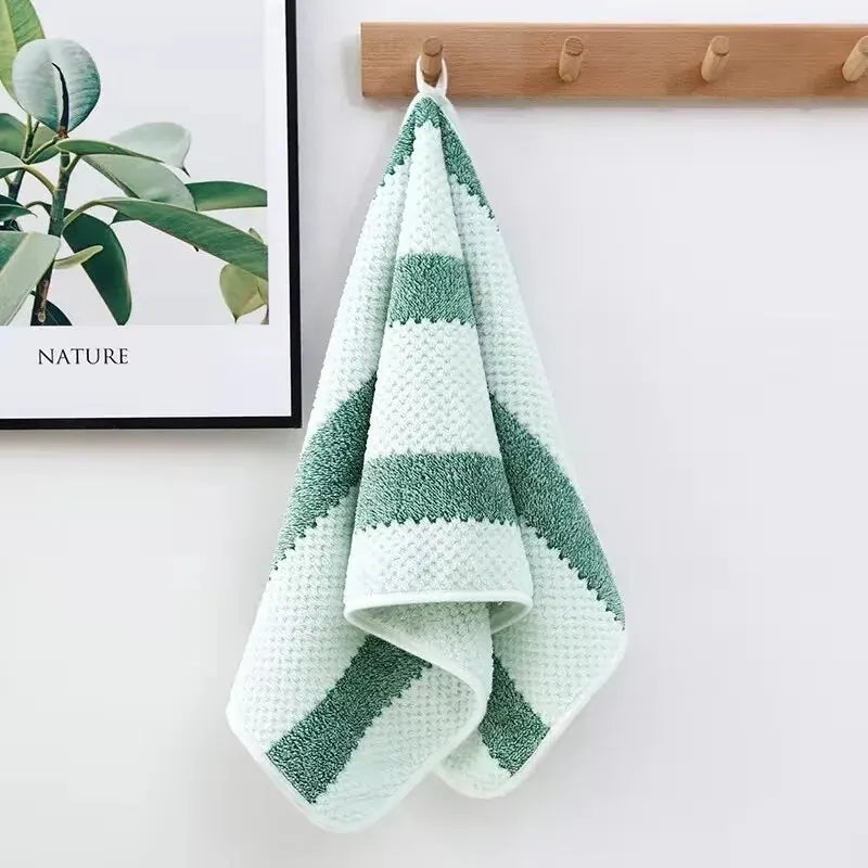 Bath Towel – Soft, Absorbent Cotton Washcloth, Solid Color, Multipurpose for Bathroom & Hotel Use