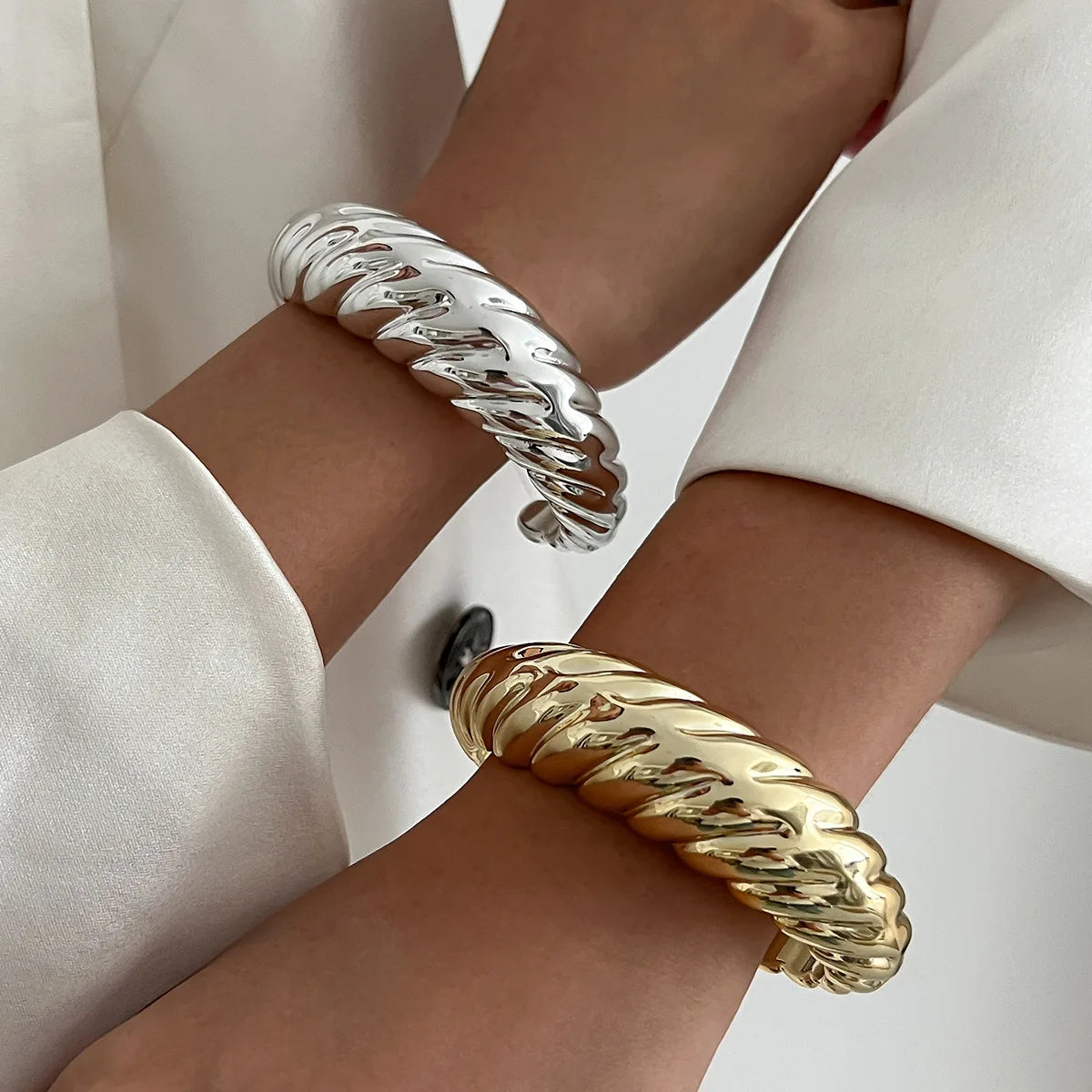 DIEZI Vintage Punk Geometric Cuff Bangles – Gold & Silver Plastic Bracelet for Women & Men