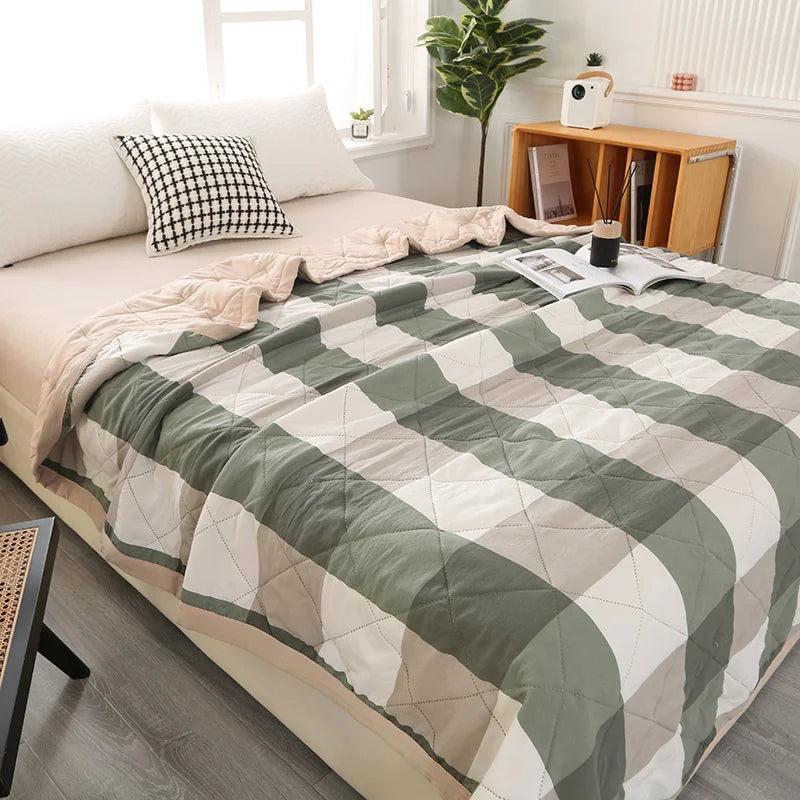 Solid Color Quilted Summer Blanket – Lightweight Bed Cover for Single, Double & Queen Beds