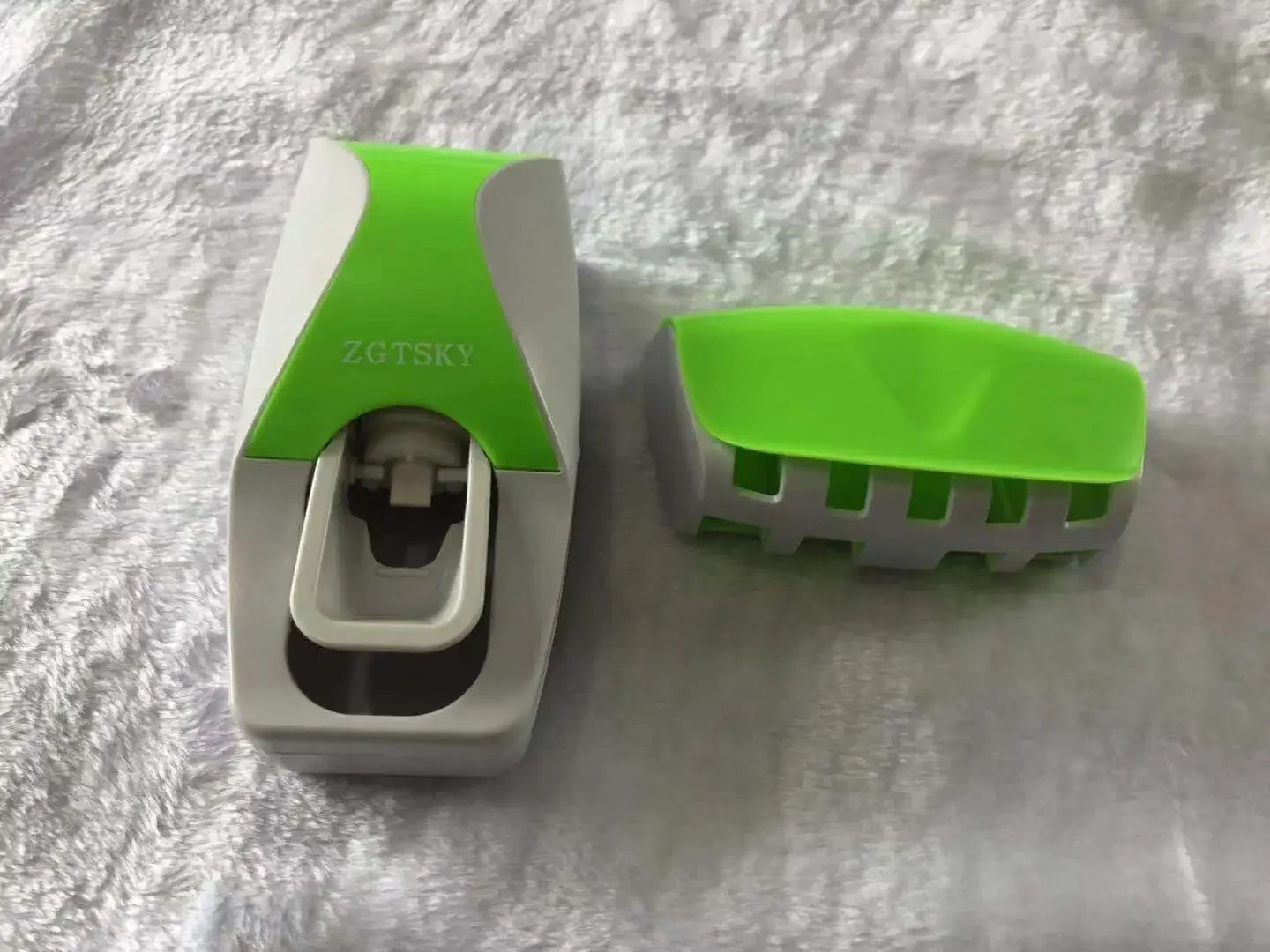 Automatic Toothpaste Dispenser & Toothbrush Holder – Wall-Mount Bathroom Set