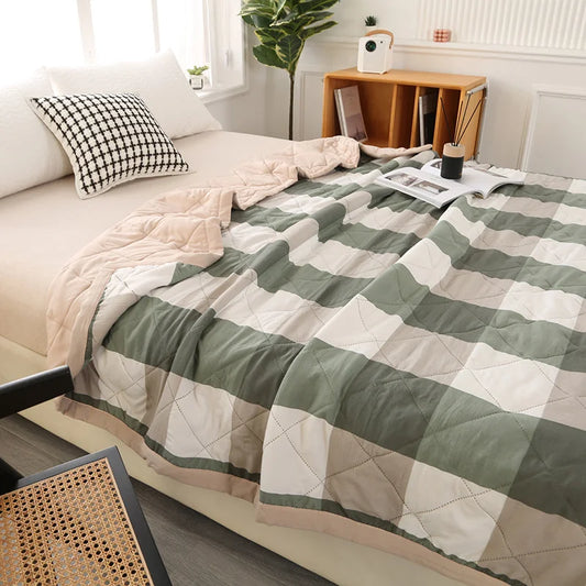 Solid Color Quilted Summer Blanket – Lightweight Bed Cover for Single, Double & Queen Beds