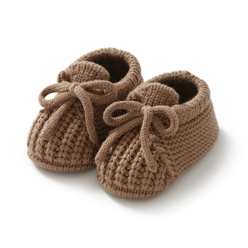 Knitted Newborn Baby Shoes (0–18M) Soft, warm & cozy first boots for boys and girls.