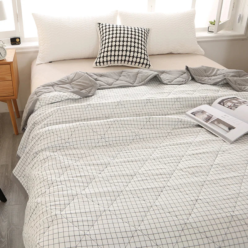 Solid Color Quilted Summer Blanket – Lightweight Bed Cover for Single, Double & Queen Beds