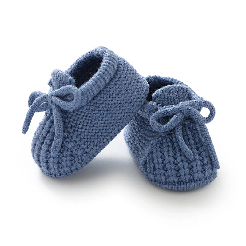Knitted Newborn Baby Shoes (0–18M) Soft, warm & cozy first boots for boys and girls.