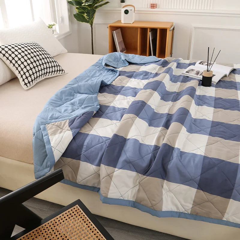 Solid Color Quilted Summer Blanket – Lightweight Bed Cover for Single, Double & Queen Beds