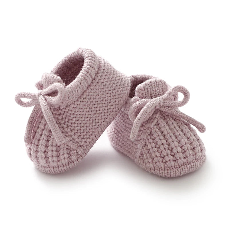 Knitted Newborn Baby Shoes (0–18M) Soft, warm & cozy first boots for boys and girls.
